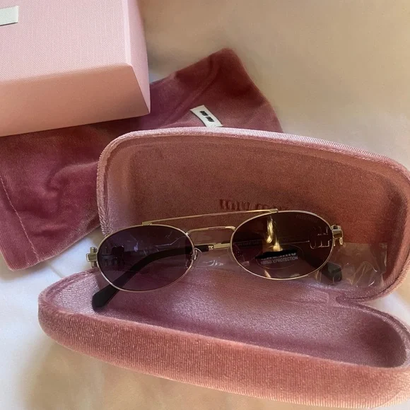 Oval sunglasses - Picture 1 of 2